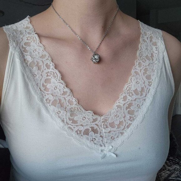 Vintage classic & elegant small silver chain and caged pearl necklace - Picture 3 of 8